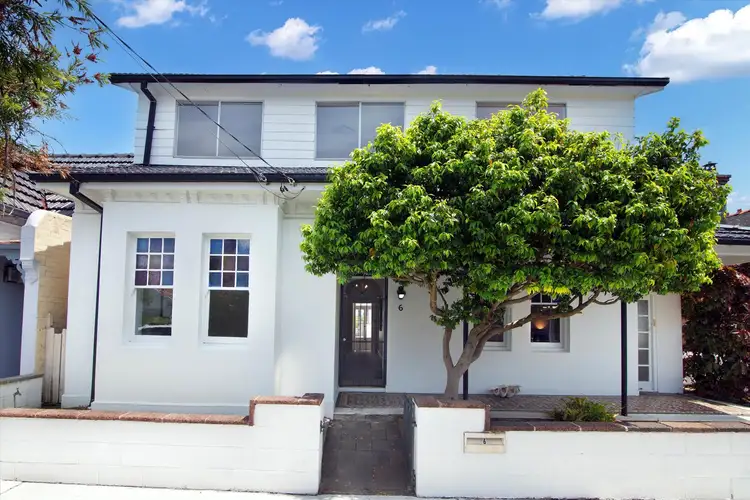 6 Canberra Street
