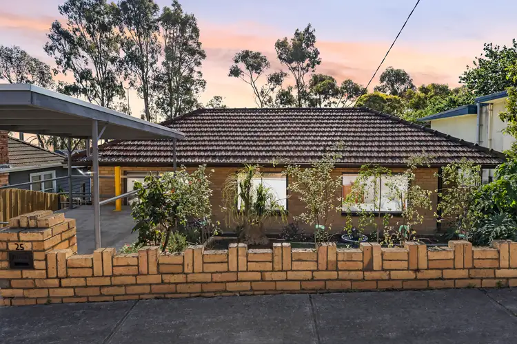 25 Greenbank Crescent, Pascoe Vale South VIC 3044