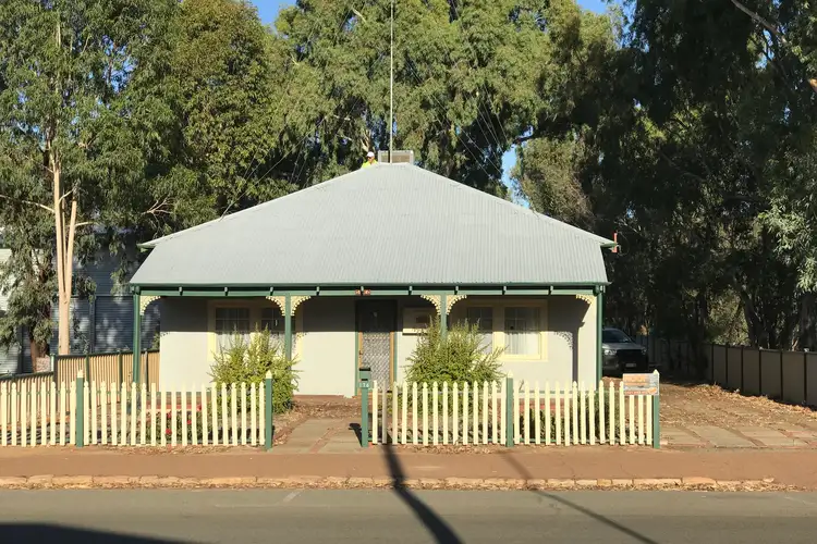 176 Avon Terrace, York WA 6302