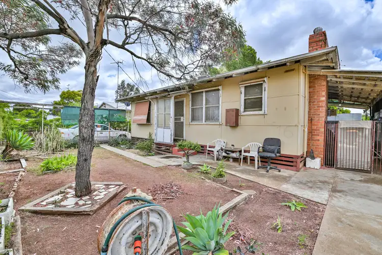 16 Warlen Avenue