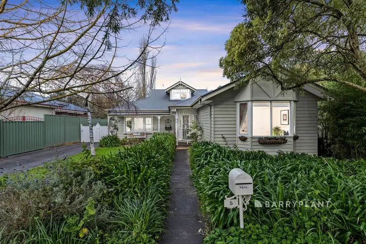 5 Hazeldene Court, Berwick VIC 3806