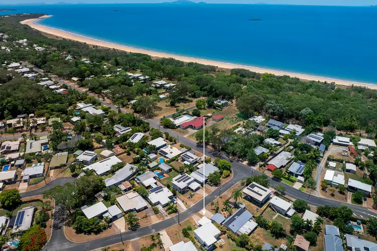 3 St Bees Avenue, Bucasia QLD 4750