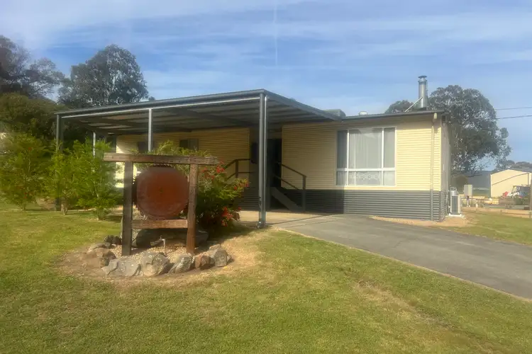 11 Cross Avenue, Dartmouth VIC 3701