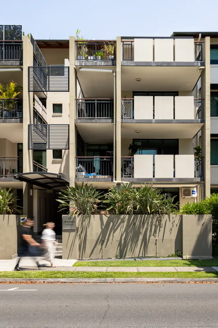 Main view of Homely unit listing, 2/1 Newstead Avenue, Newstead QLD 4006