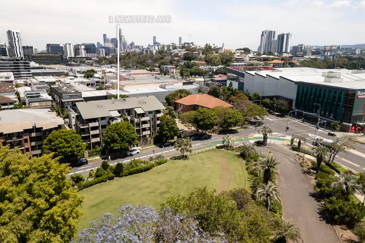 Third view of Homely unit listing, 2/1 Newstead Avenue, Newstead QLD 4006