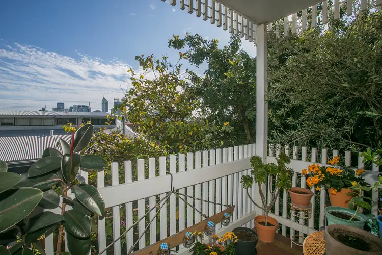 12A/5 Smith Street