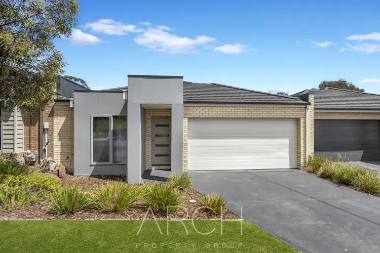 4 Denistoun Crescent, Cranbourne VIC 3977