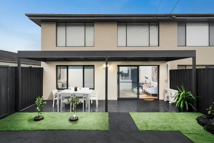 2/15 Jurga Court, Seaholme VIC 3018