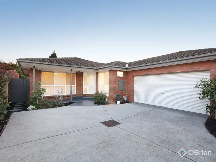 Main view of Homely townhouse listing, 2/18 Hinkler Avenue, Bentleigh East VIC 3165