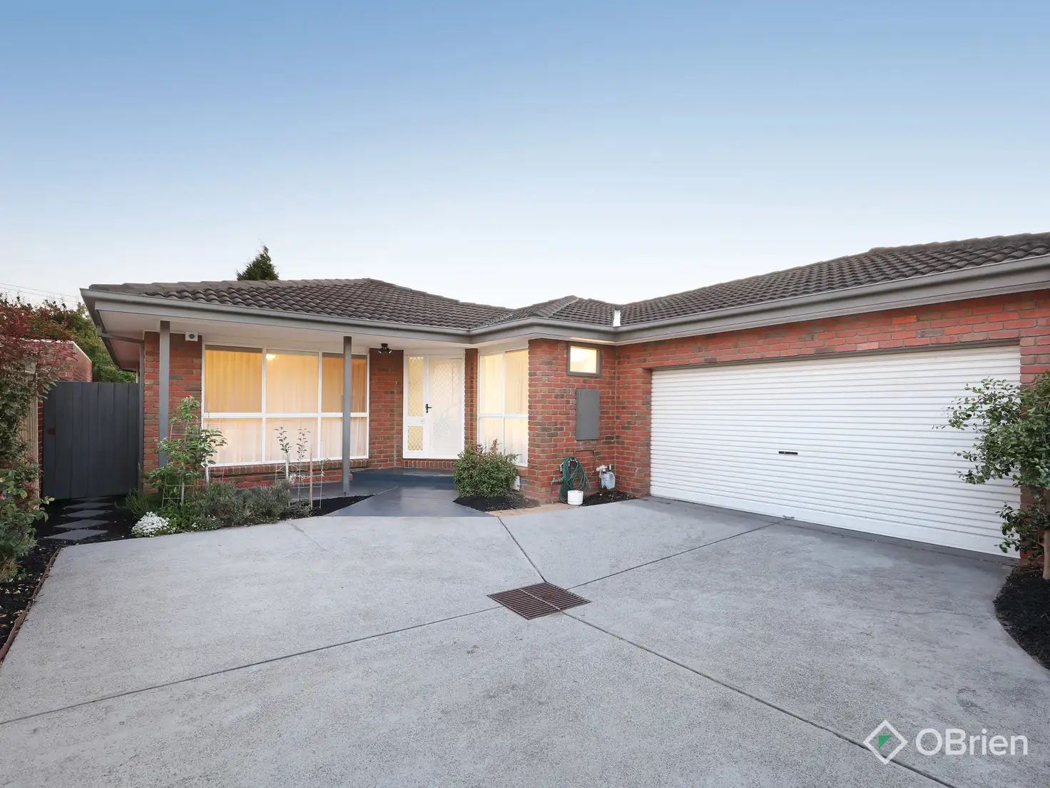 Main view of Homely townhouse listing, 2/18 Hinkler Avenue, Bentleigh East VIC 3165