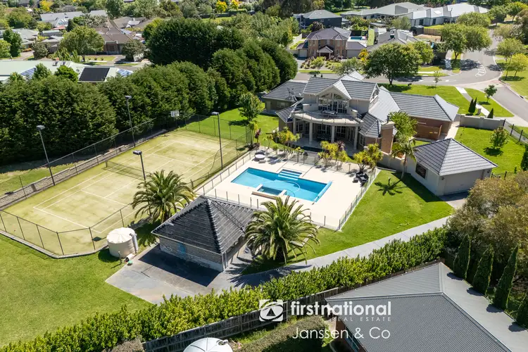121 Grange Drive, Lysterfield VIC 3156