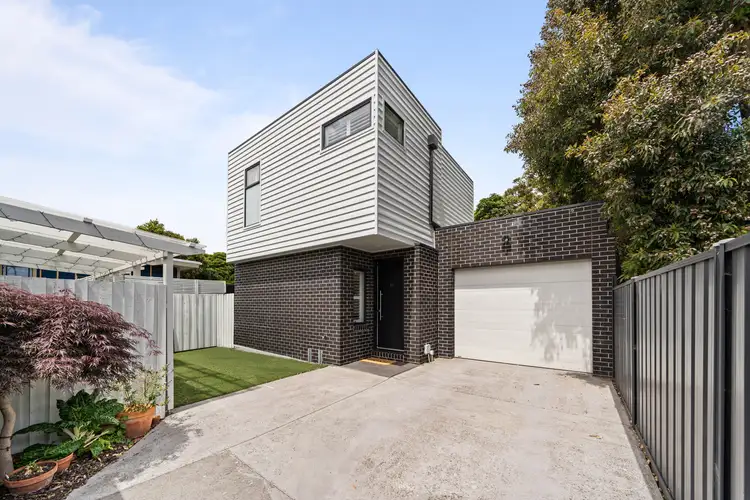 2/21 Locksley Avenue, Reservoir VIC 3073