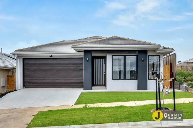 12 Mornington Crescent, Nar Nar Goon North VIC 3812