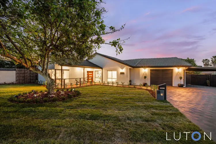 8 Boswell Crescent