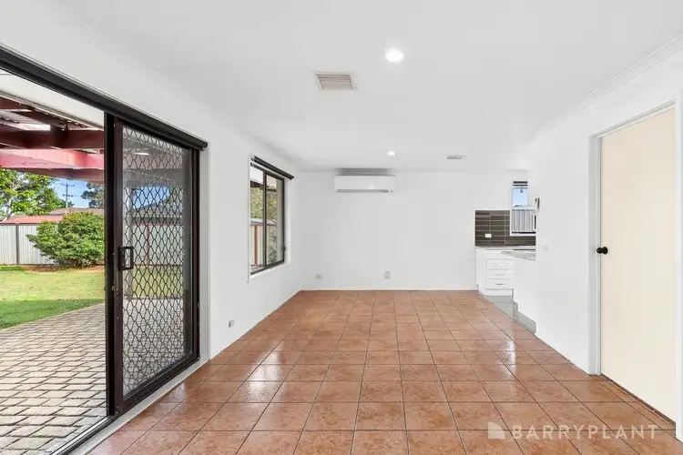 Fifth view of Homely house listing, 8 Berrigan Court, Werribee VIC 3030