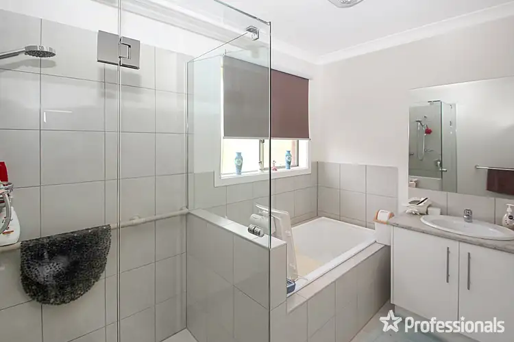 Sixth view of Homely house listing, 4 Lowery Court, Maryborough VIC 3465