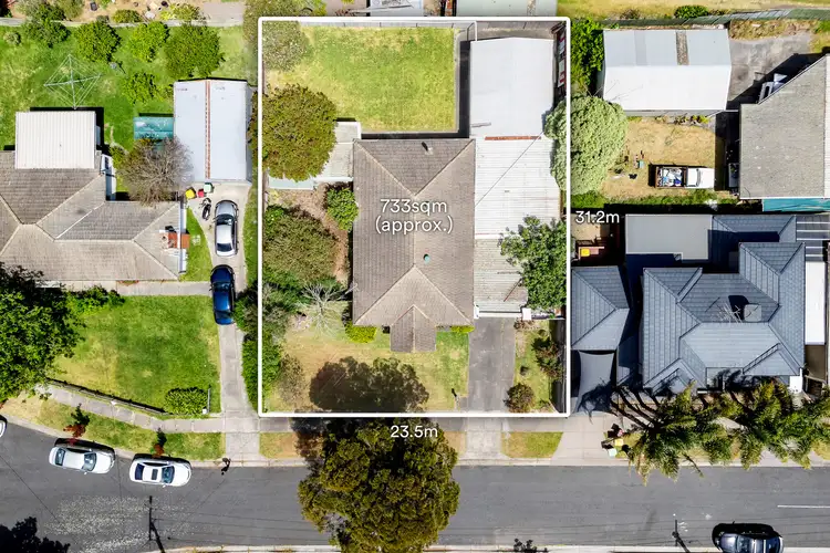 2 Gairs Court, Clayton South VIC 3169