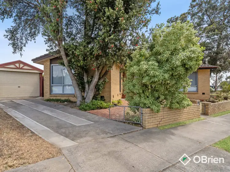 2 Mitre Crescent, Frankston North VIC 3200