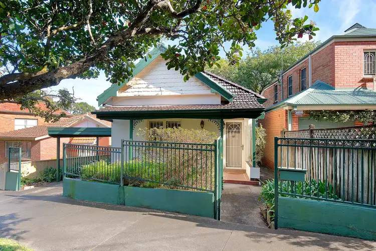 10 Christie Street