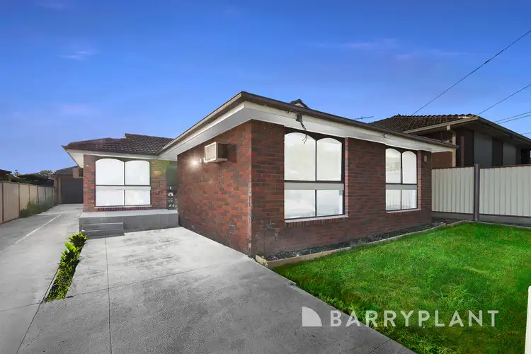 Main view of Homely unit listing, 1/27 Reaburn Avenue, St Albans VIC 3021