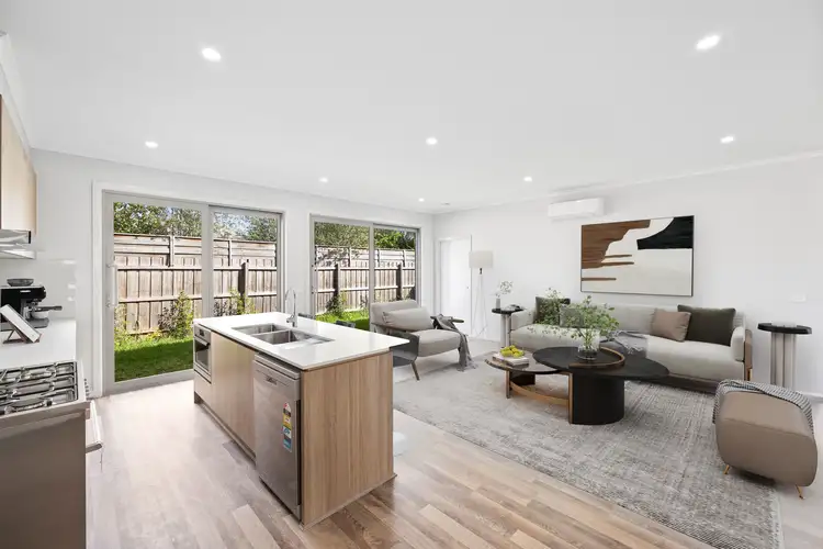 2/9 Deborah Street, Werribee VIC 3030