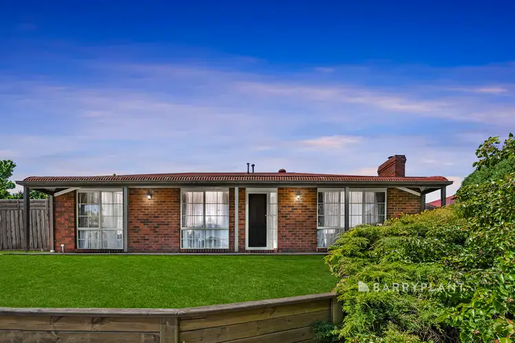 10 McInnes Court, Pakenham VIC 3810
