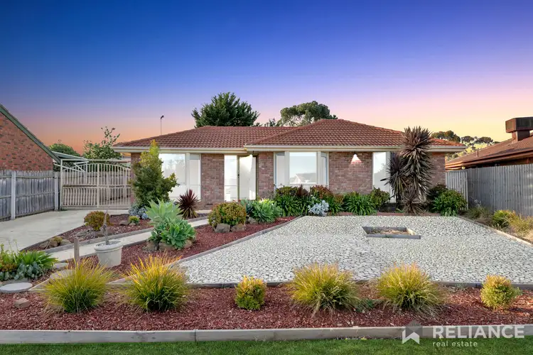8 Merdon Place, Kurunjang VIC 3337