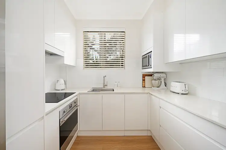 15/121 Burns Bay Road
