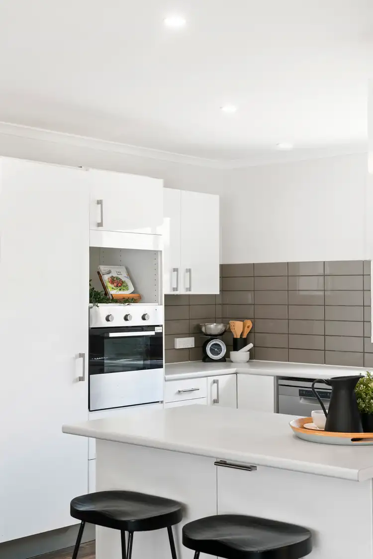 Fifth view of Homely house listing, 2/37 Bourke Crescent, Hoppers Crossing VIC 3029