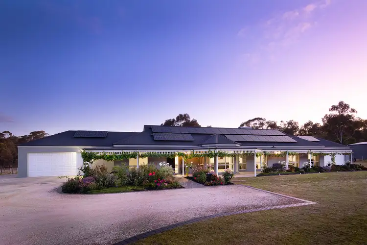 12 Leslie Place, Junortoun VIC 3551