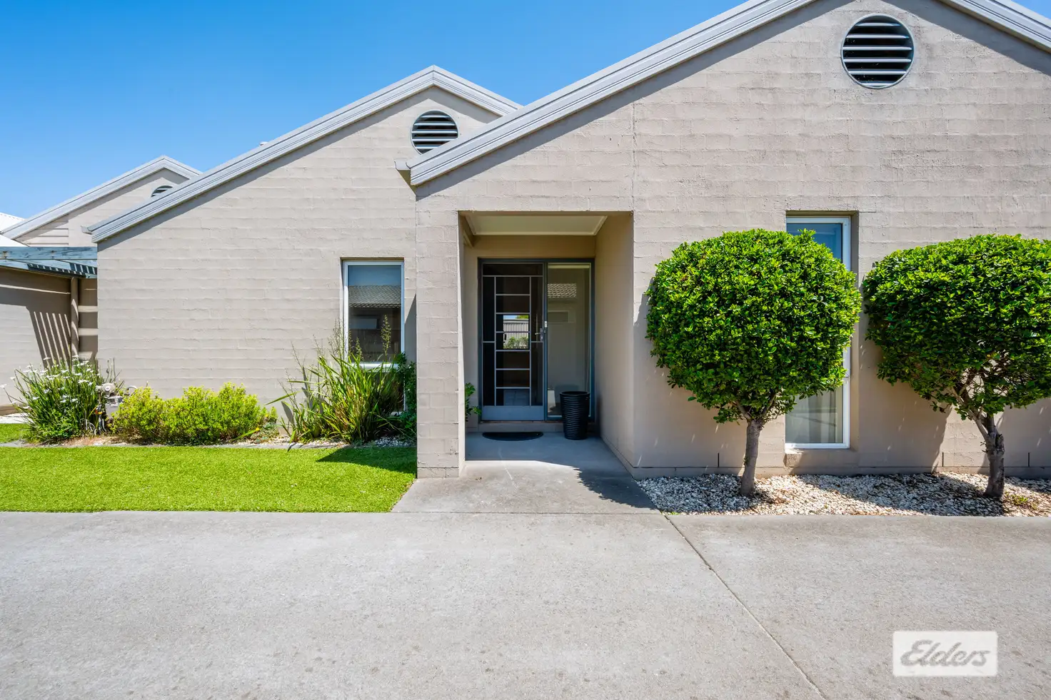 Main view of Homely townhouse listing, 2/25 Wilson Street, Wodonga VIC 3690