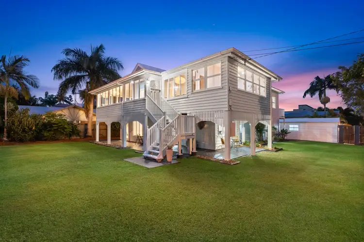 17 Brisbane Street, Sandgate QLD 4017