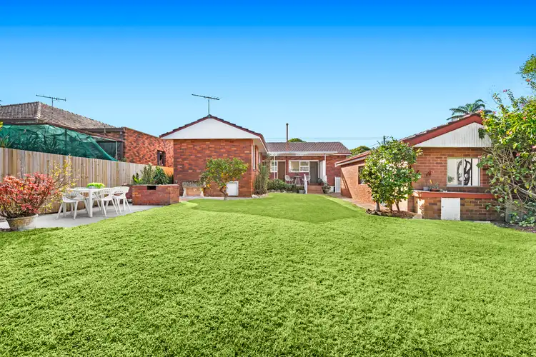 11 Parr Parade, Narraweena NSW 2099