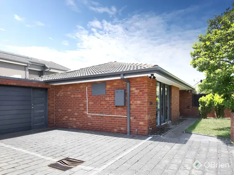 2/216 Warrigal Road