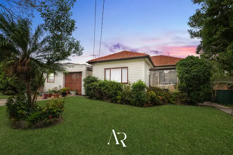 35 Fullerton Crescent, Riverwood NSW 2210