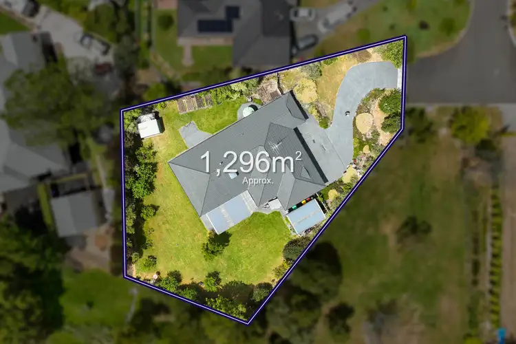 10 Kurung Court West, Gisborne VIC 3437