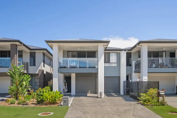 16 Deacon Crescent