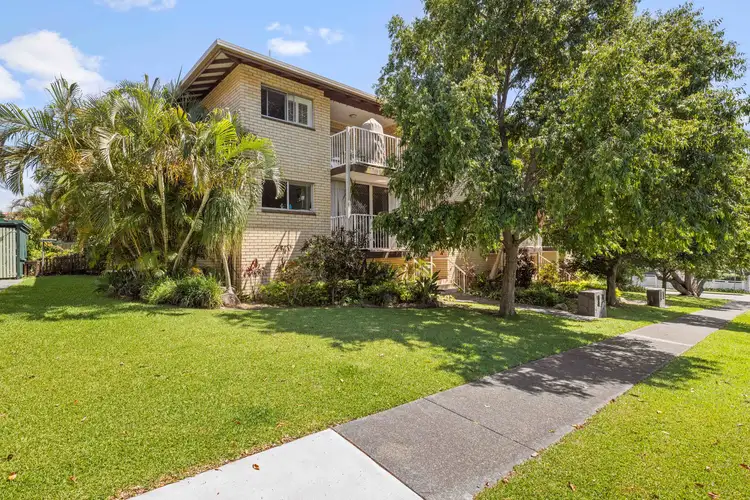 Main view of Homely unit listing, 2/32 Woodhill Avenue, Coorparoo QLD 4151