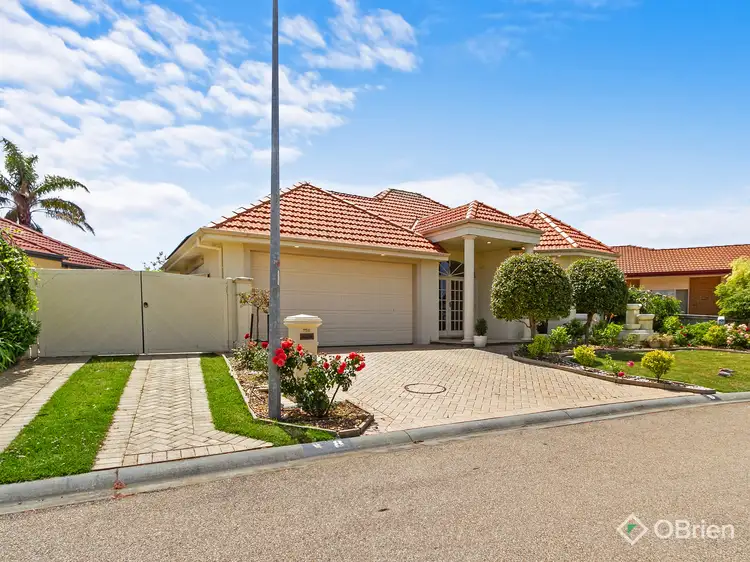8 Mariners Place