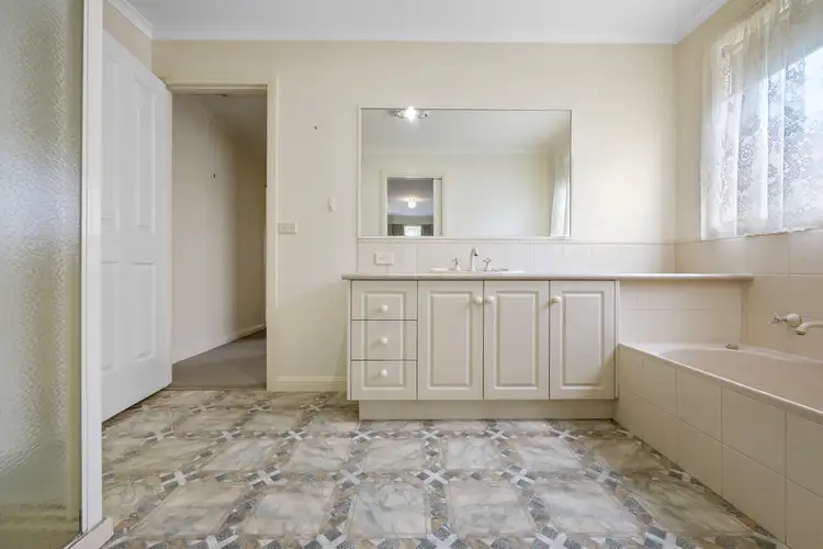 Fifth view of Homely house listing, 10 Walker Court, Warrnambool VIC 3280