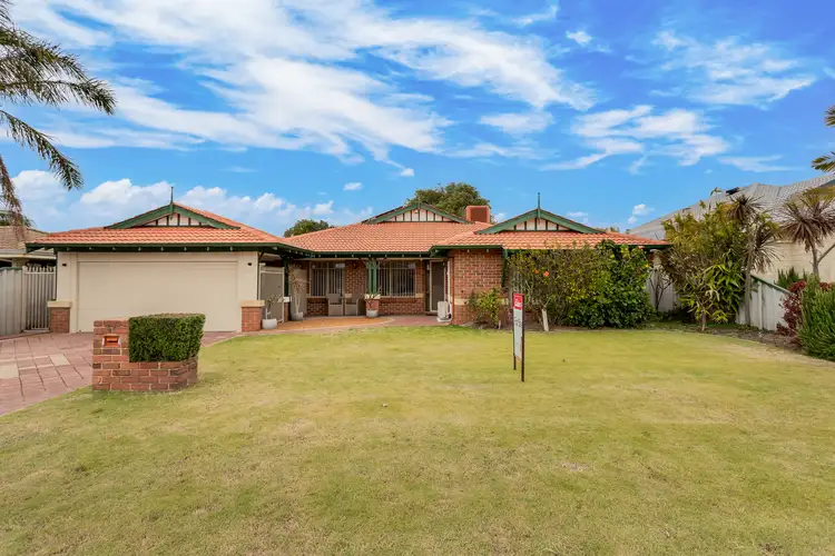 11 St Peters Green, College Grove WA 6230