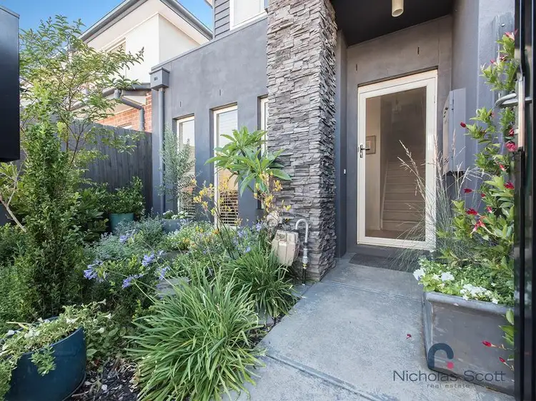 1/11 Swan Street