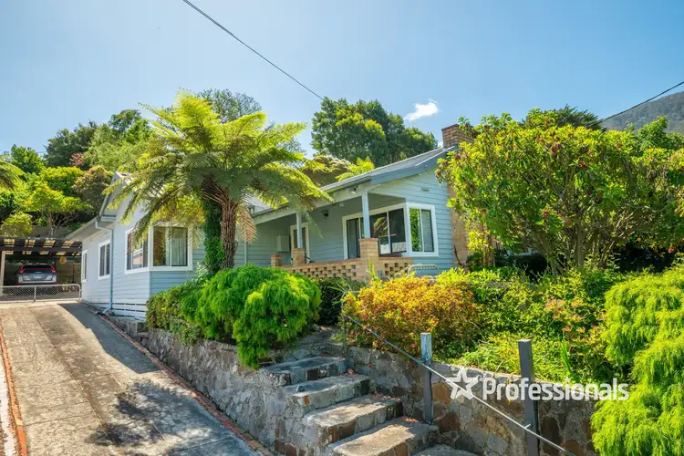 13 Gibsons Parade, Warburton VIC 3799