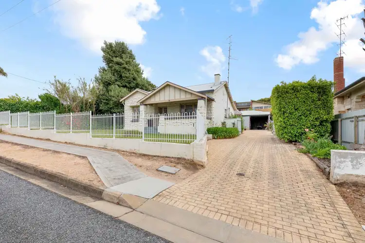 24 McFarlane Avenue