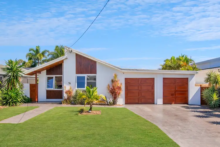 16 Robin Avenue, Paradise Point QLD 4216