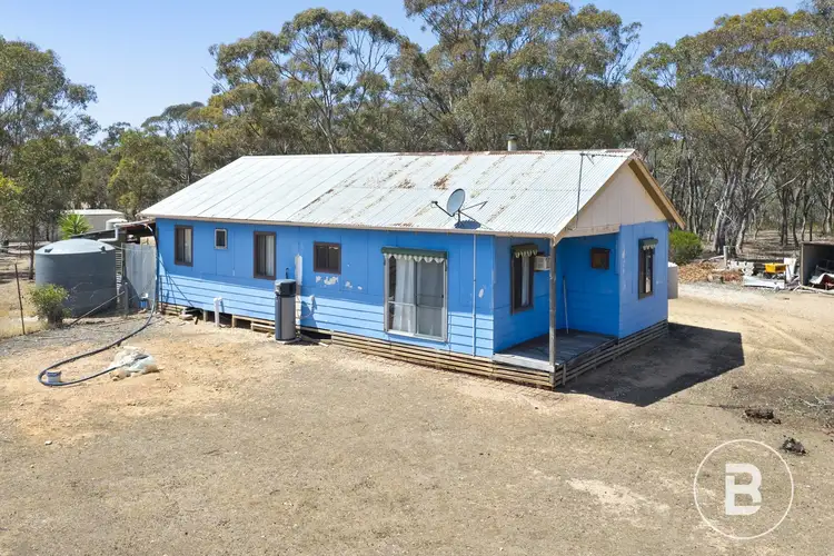 7064 Pyrenees Highway, Avoca VIC 3467