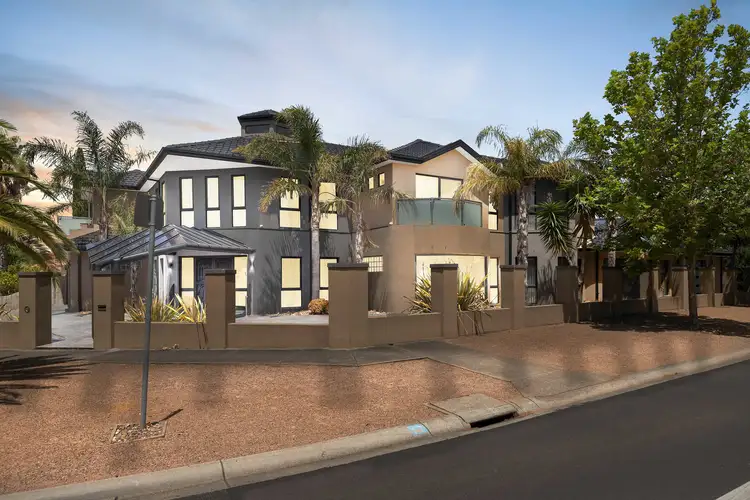 17 Palmerston Crescent, Taylors Lakes VIC 3038