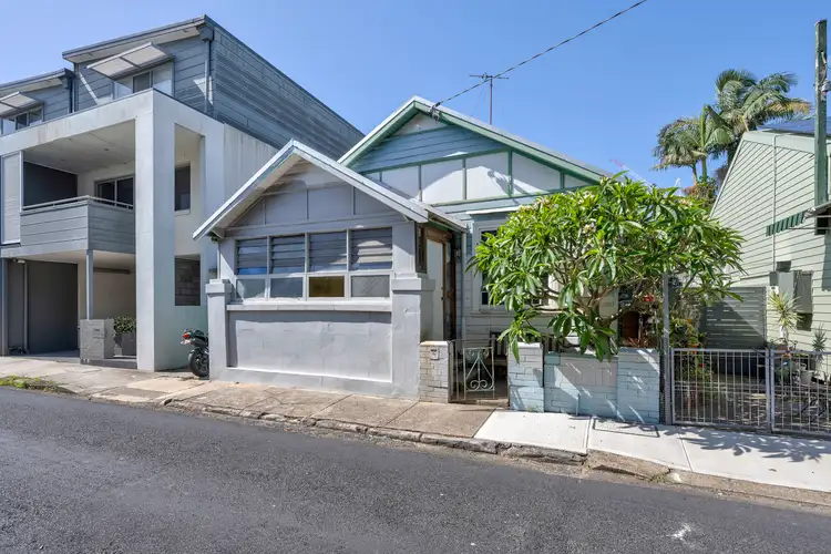 12 Dickson Street, Wickham NSW 2293