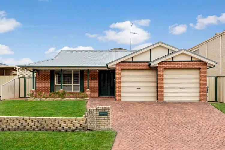 8 Shelley Crescent