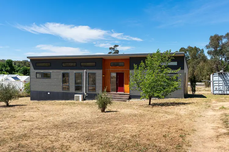 8 Little Fryers Street, Guildford VIC 3451
